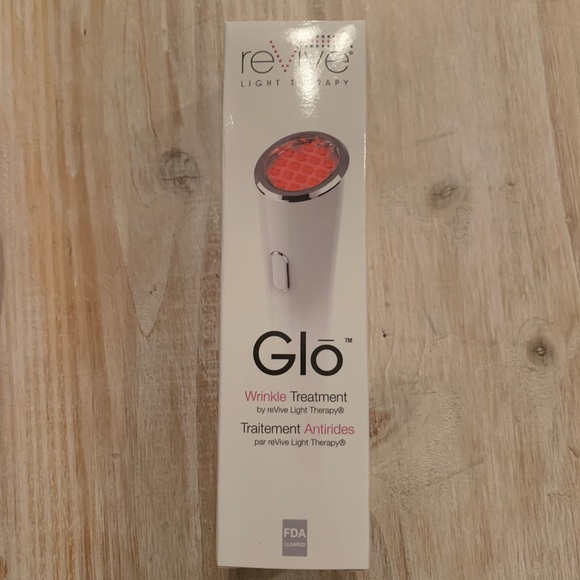 ReVive Light Therapy Glo  Wrinkle Treatment - Picture 2 of 8